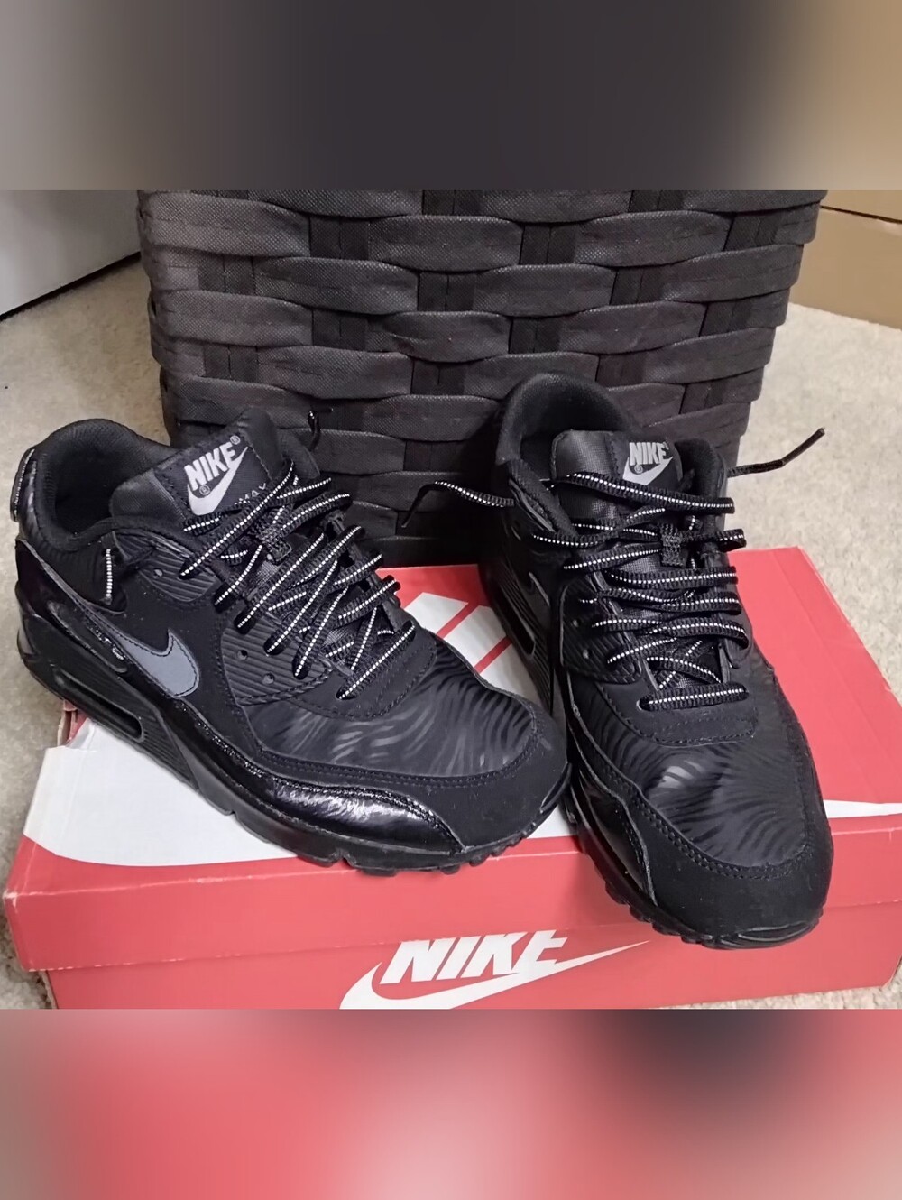 Nike Air Max 90, Black, Size 8 Women/6.5 Youth - Picture 5 of 14